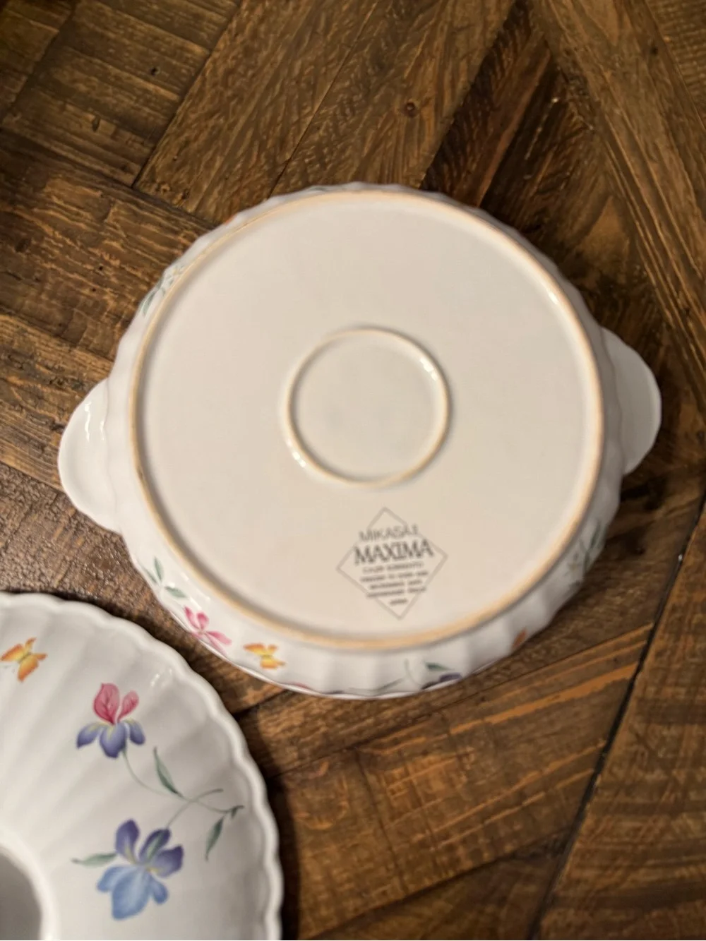 Vintage Mikasa Maxima Sorrento White Covered Casserole Dish (CAJ09)